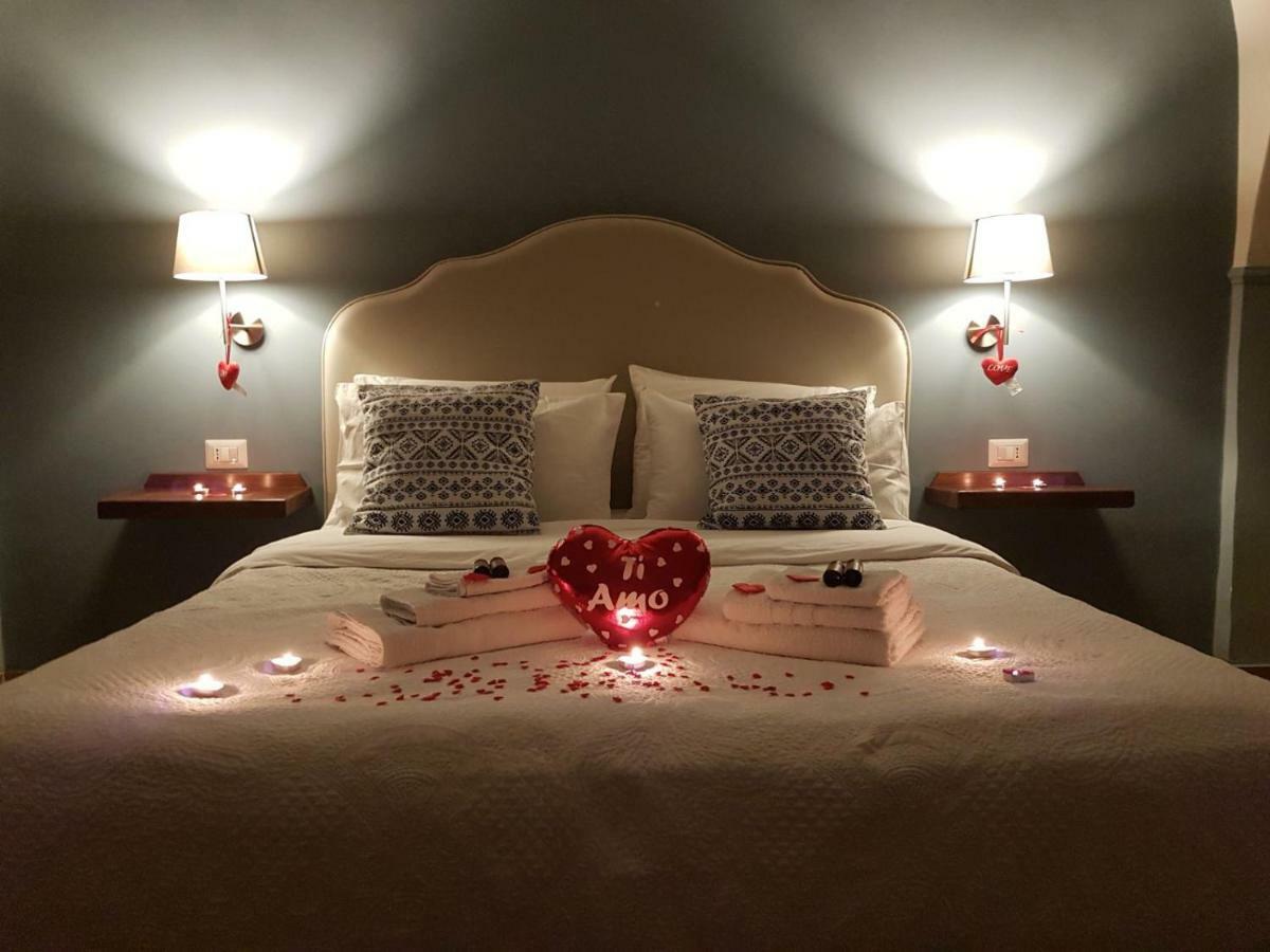 Aragonese Luxury Rooms Napoli Esterno foto